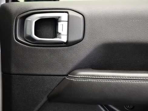 Used 2021 Jeep Wrangler Unlimited Sahara image 45