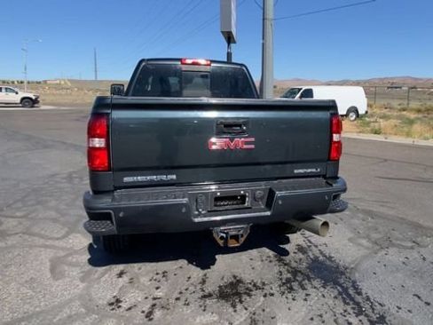 Used 2019 GMC Sierra 2500 Denali w/ Duramax Plus Package AWD/4WD image 7
