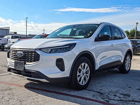 Used 2023 Ford Escape Active w/ Tech Pack #1 AWD/4WD image 3