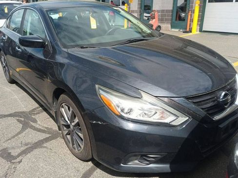 Used 2016 Nissan Altima 2.5 SV FWD image 2