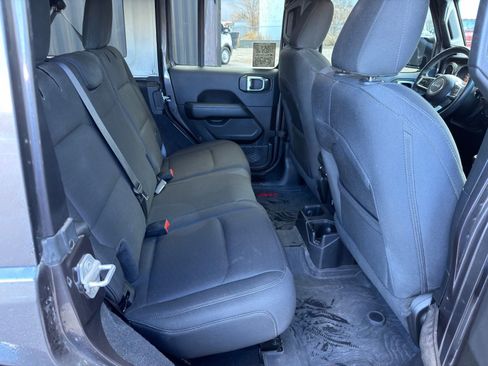 Used 2019 Jeep Wrangler Unlimited Sahara image 13