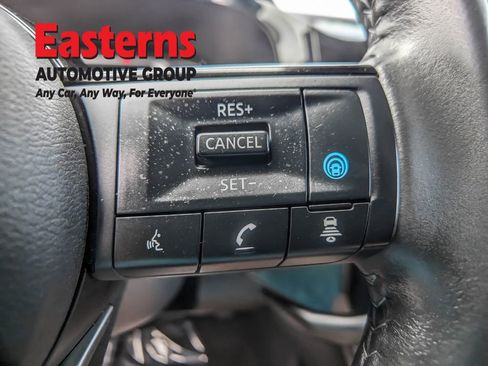 Used 2022 Nissan Pathfinder SV AWD/4WD image 30