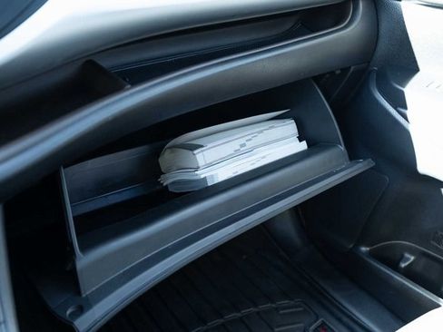 Used 2019 Toyota Highlander XLE image 19