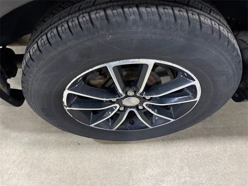 Used 2017 Dodge Grand Caravan SE image 18