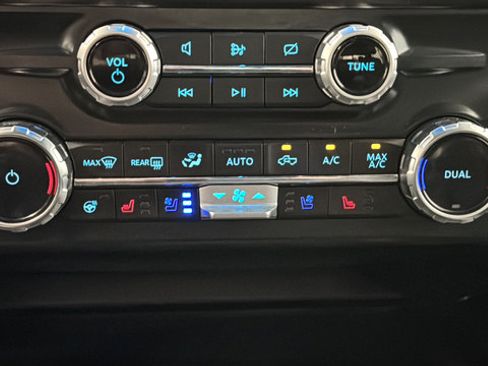Used 2023 Ford F350 Lariat w/ Lariat Ultimate Package AWD/4WD image 19