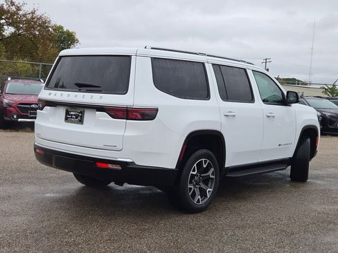 Used 2023 Jeep Wagoneer Series III w/ Preferred Equipment Group image 11