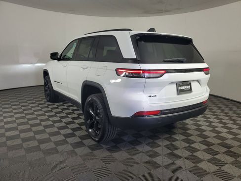 New 2025 Jeep Grand Cherokee Altitude image 6