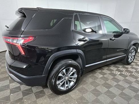Used 2026 Chevrolet Equinox LT FWD image 3