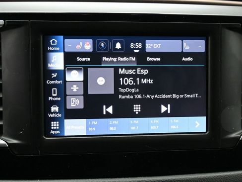 Used 2023 Chrysler Voyager LX image 24