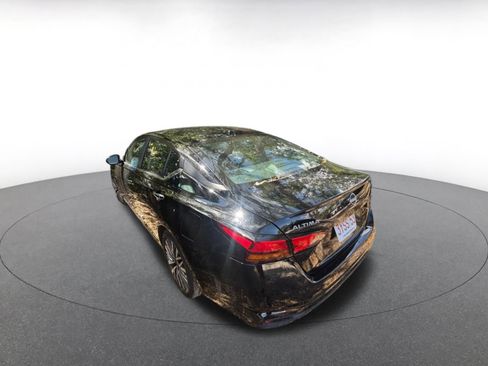 Used 2024 Nissan Altima 2.5 SV image 7