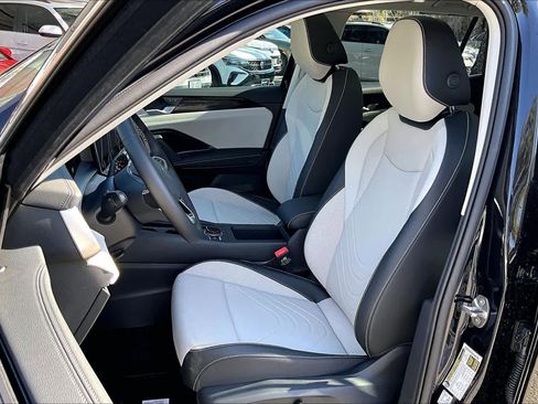 New 2026 Volkswagen Tiguan SE image 9