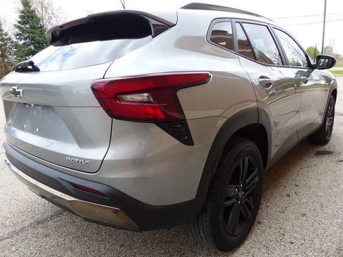 Used 2025 Chevrolet Trax ACTIV w/ Sunroof Package FWD image 11