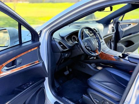 Used 2018 Lincoln MKX Reserve FWD image 11