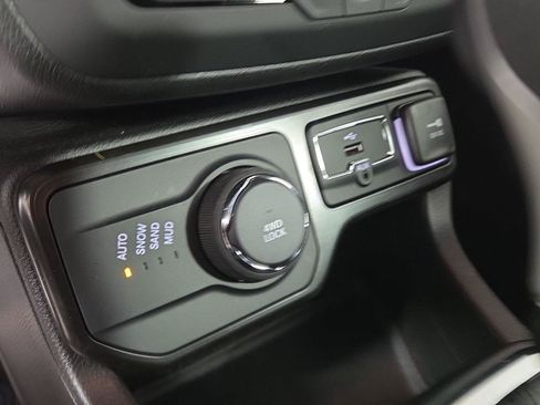 Used 2023 Jeep Renegade Latitude w/ Premium Group AWD/4WD image 12