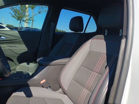 Used 2022 Chevrolet Equinox RS w/ Infotainment Package image 13