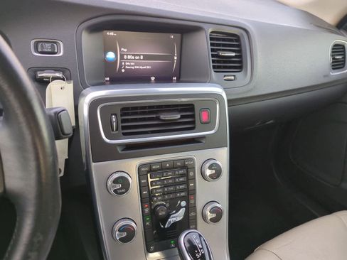 Used 2017 Volvo S60 T5 Dynamic image 29