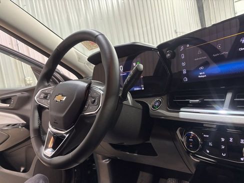 Used 2025 Chevrolet Trax LT w/ Driver Confidence Package image 18