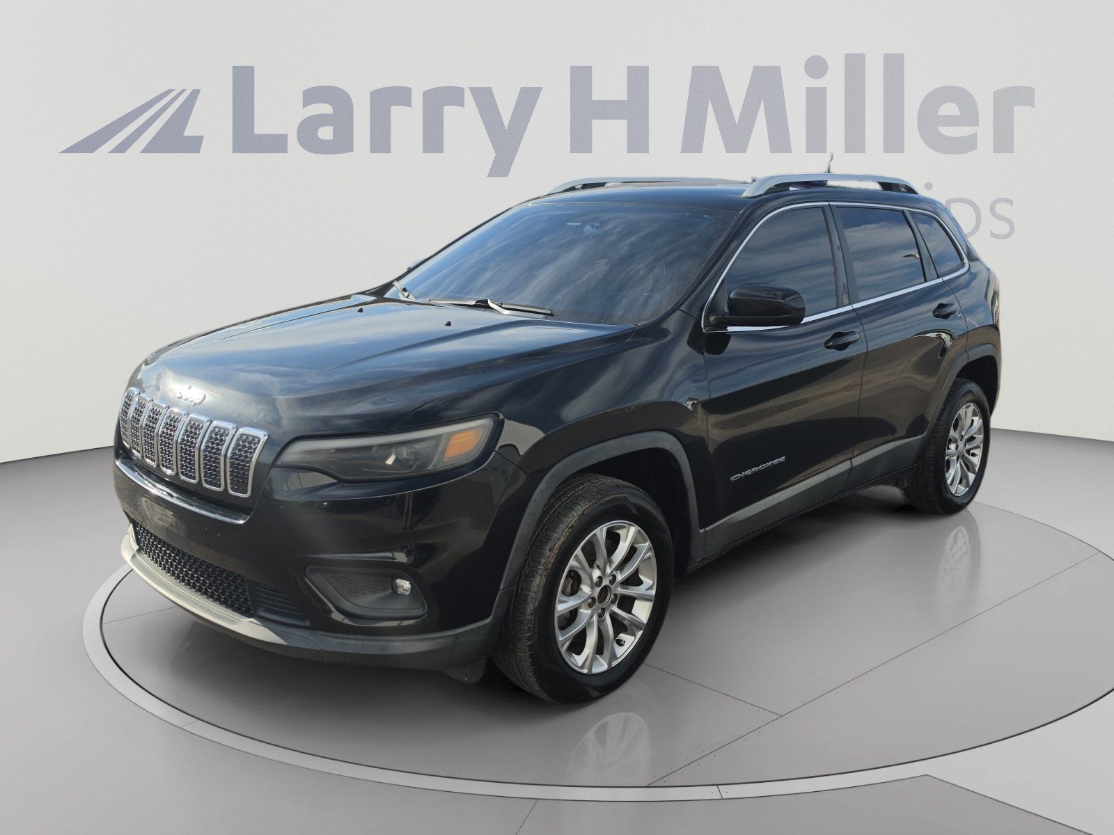Used 2019 Jeep Cherokee Latitude w/ Cold Weather Group AWD/4WD image 1