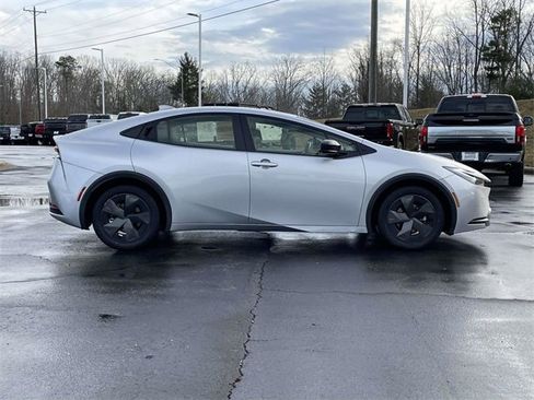 Used 2024 Toyota Prius LE image 6