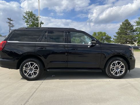 Used 2025 Ford Expedition Active AWD/4WD image 3