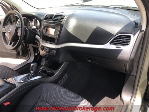 Used 2016 Dodge Journey SE w/ Flexible Seating Group FWD image 24