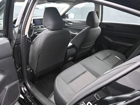 Used 2025 Nissan Altima 2.5 SV FWD image 14