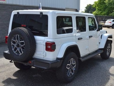 New 2026 Jeep Wrangler Unlimited Sahara AWD/4WD image 8