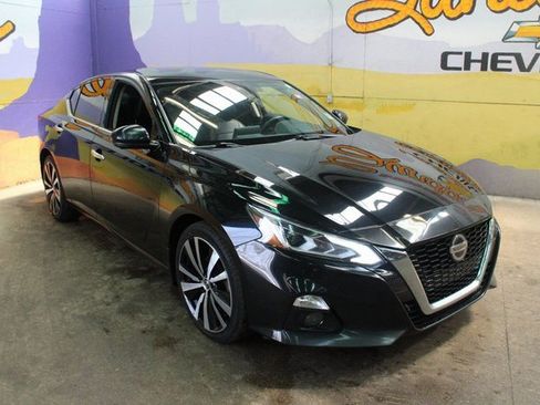 Used 2019 Nissan Altima 2.5 Platinum image 4