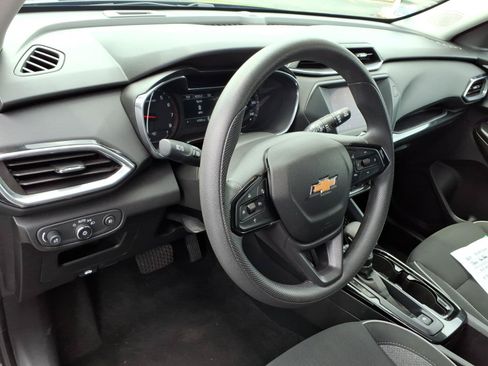 Used 2023 Chevrolet TrailBlazer LT FWD image 8