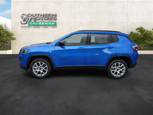 New 2025 Jeep Compass Latitude w/ Altitude Special Edition AWD/4WD image 2