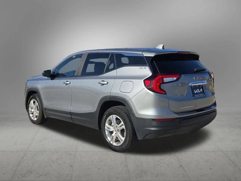 Used 2024 GMC Terrain SLE image 4