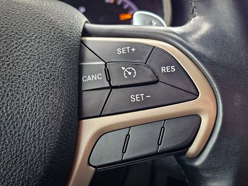 Used 2016 Jeep Grand Cherokee Laredo w/ Quick Order Package 23E AWD/4WD image 18