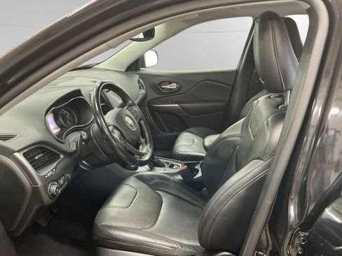 Used 2021 Jeep Cherokee Latitude Lux w/ Comfort/Convenience Group image 9