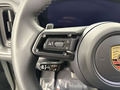 Certified 2025 Porsche Cayenne S image 38