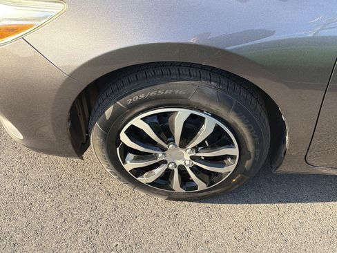 Used 2015 Toyota Camry LE image 50