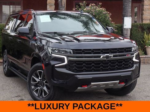 Used 2022 Chevrolet Suburban Z71 w/ Luxury Package AWD/4WD image 2
