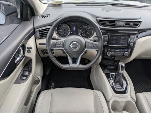 Used 2019 Nissan Rogue Sport SL w/ Premium Package FWD image 13