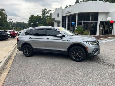 Used 2022 Volkswagen Tiguan SE FWD image 2