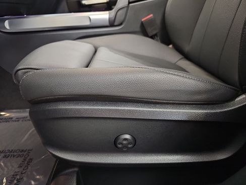 Used 2026 Mercedes-Benz GLB 250 4MATIC image 32