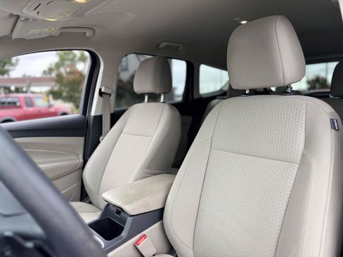 Used 2017 Ford Escape SE FWD image 17