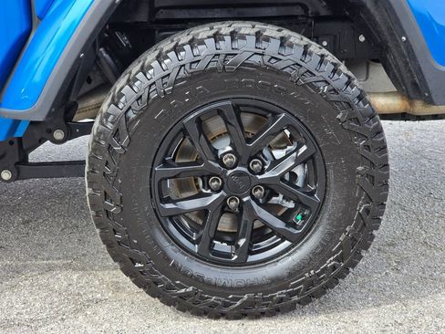 Used 2023 Jeep Gladiator Sport image 22