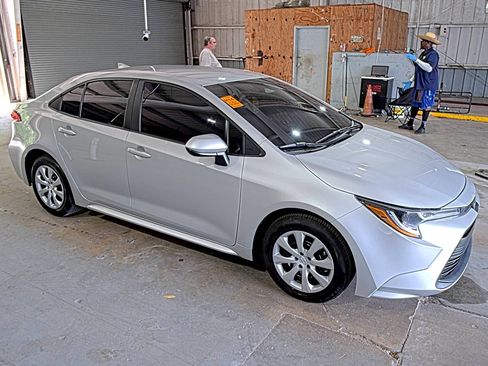 Used 2024 Toyota Corolla LE image 4