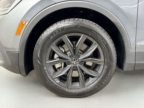 Certified 2024 Volkswagen Tiguan SE image 29
