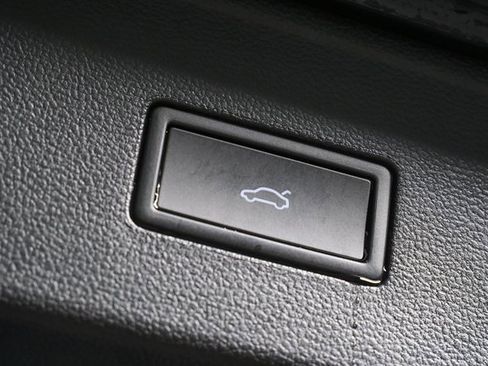 Certified 2025 Volkswagen Atlas SE w/ Panoramic Sunroof Package image 24