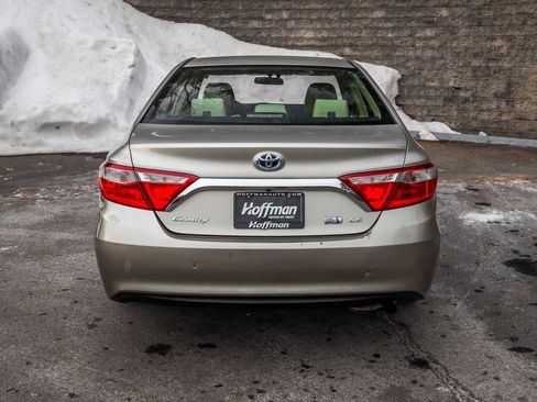Used 2015 Toyota Camry LE image 8