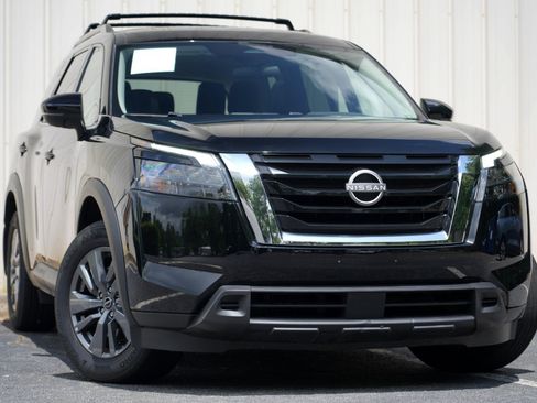 Used 2024 Nissan Pathfinder SV w/ SV Premium Package FWD image 2