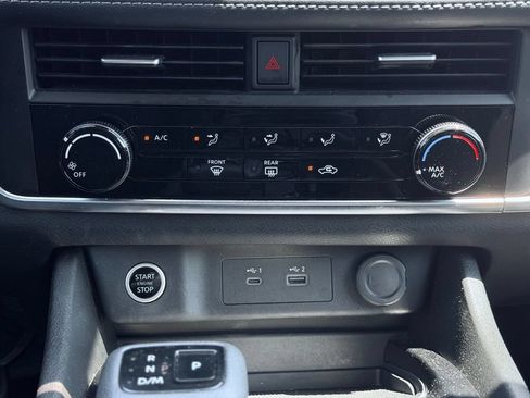 Used 2023 Nissan Rogue S AWD/4WD image 33