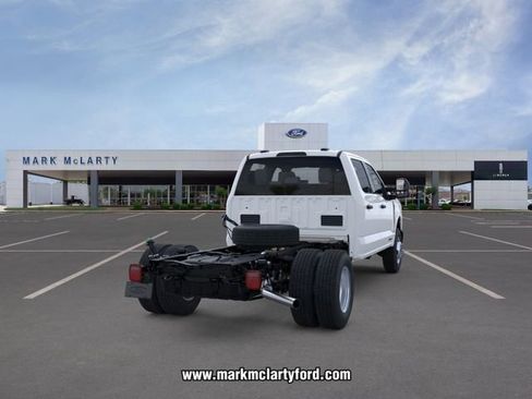 New 2026 Ford F350 4x4 Crew Cab DRW Super Duty image 8