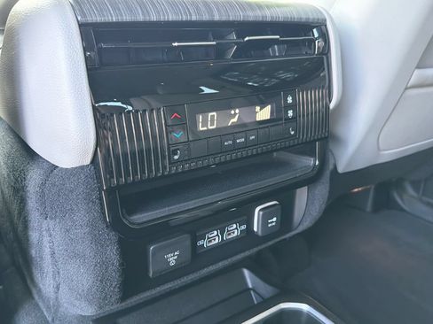 Used 2023 Jeep Wagoneer Series II w/ Convenience Group I AWD/4WD image 21