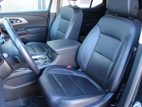 Used 2021 Chevrolet Traverse RS image 18